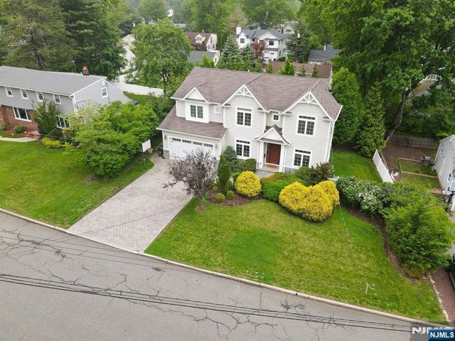 15 Woodland Road, Cresskill, NJ 07626