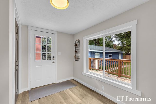 3962 Ivanrest Avenue, Grandville, MI 49418