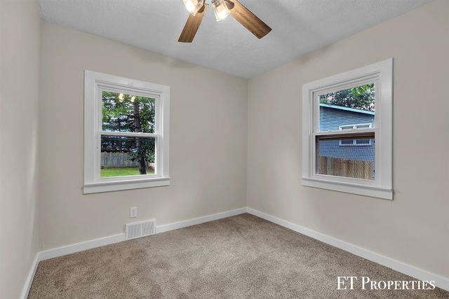 3962 Ivanrest Avenue, Grandville, MI 49418