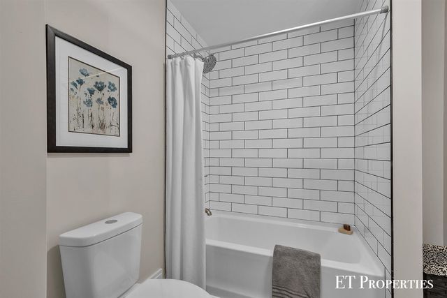 3962 Ivanrest Avenue, Grandville, MI 49418