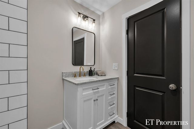 3962 Ivanrest Avenue, Grandville, MI 49418