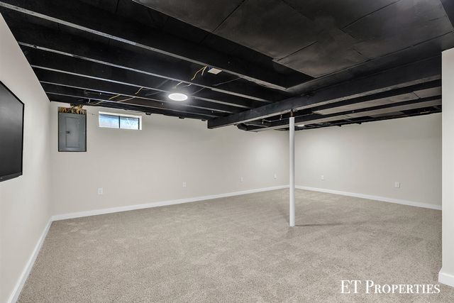3962 Ivanrest Avenue, Grandville, MI 49418