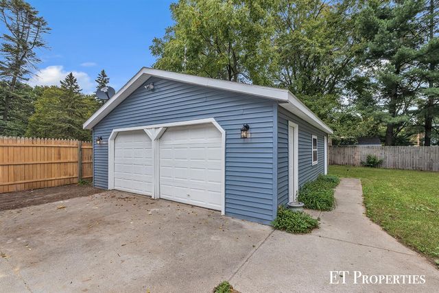 3962 Ivanrest Avenue, Grandville, MI 49418