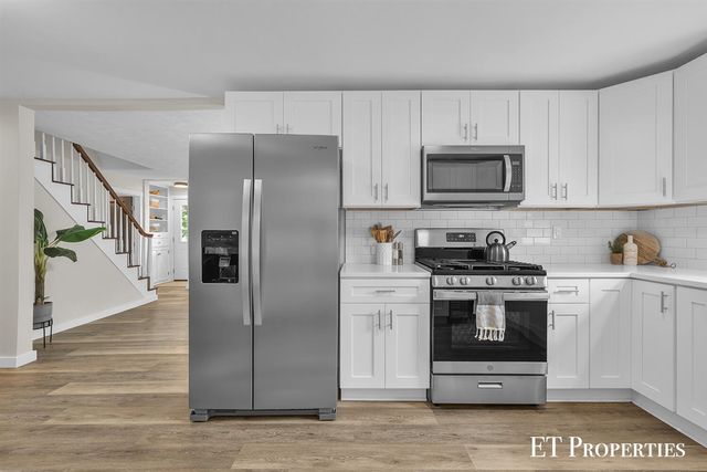 3962 Ivanrest Avenue, Grandville, MI 49418
