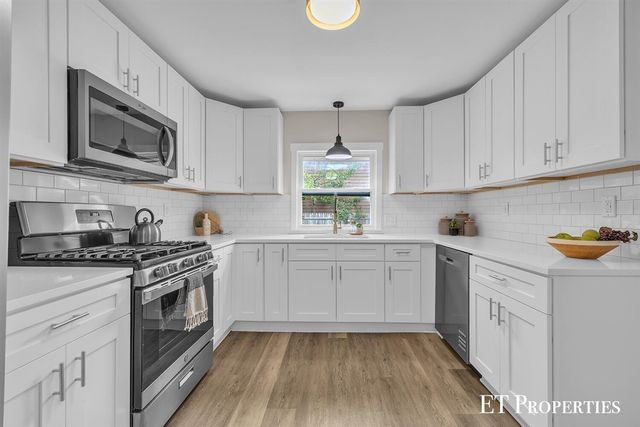 3962 Ivanrest Avenue, Grandville, MI 49418
