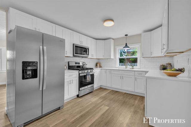 3962 Ivanrest Avenue, Grandville, MI 49418