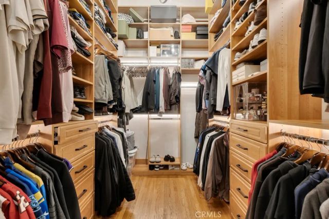 6013 Lubao Avenue, Woodland Hills, CA 91367