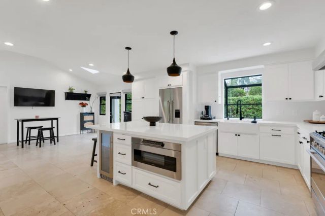 6013 Lubao Avenue, Woodland Hills, CA 91367