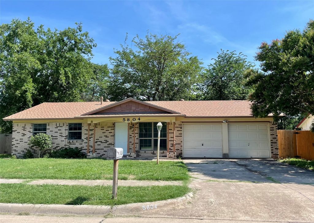5804 Rosalyn Drive, Watauga, TX 76148
