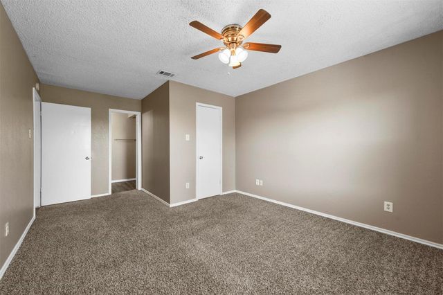 319 SE 3rd Street 104, Grand Prairie, TX 75051