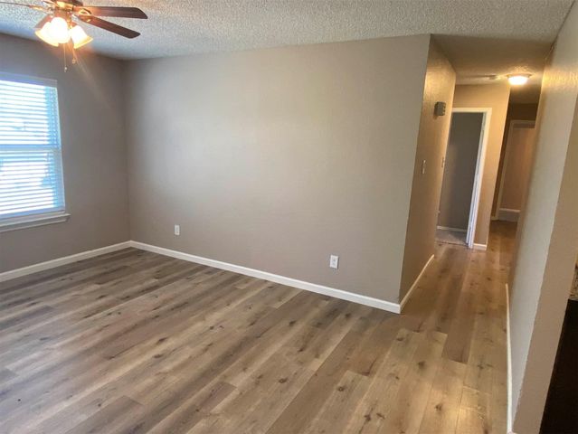 319 SE 3rd Street 104, Grand Prairie, TX 75051