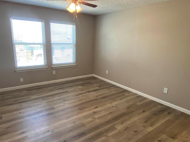 319 SE 3rd Street 104, Grand Prairie, TX 75051