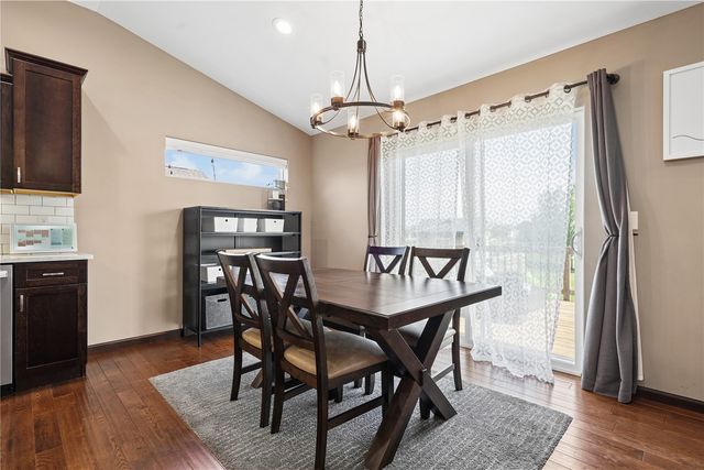 1202 Cedar Springs Dr, Marion, IA 52302