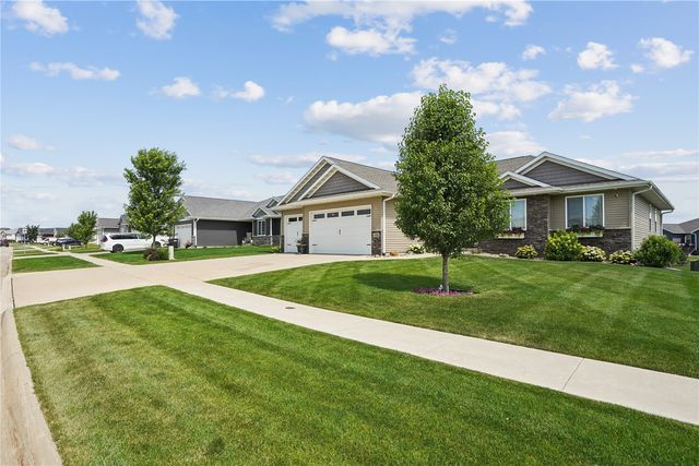 1202 Cedar Springs Dr, Marion, IA 52302