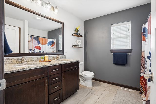 1202 Cedar Springs Dr, Marion, IA 52302