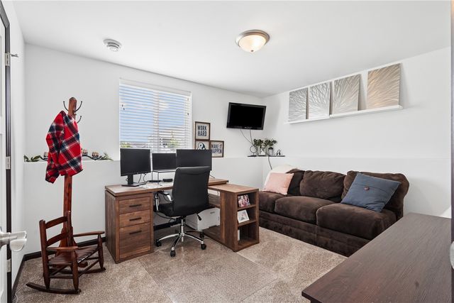 1202 Cedar Springs Dr, Marion, IA 52302