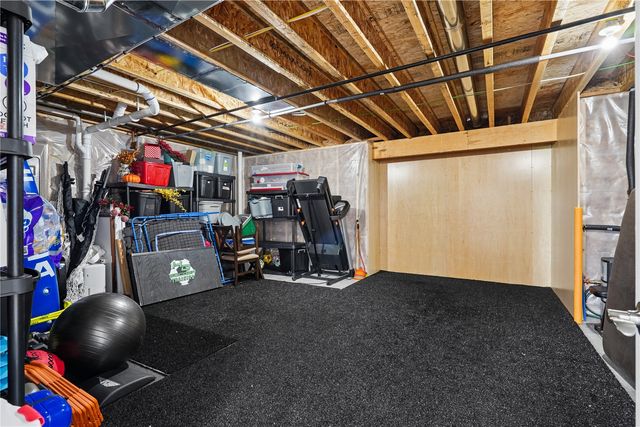 1202 Cedar Springs Dr, Marion, IA 52302