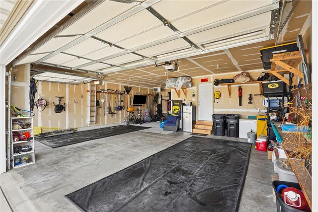 1202 Cedar Springs Dr, Marion, IA 52302