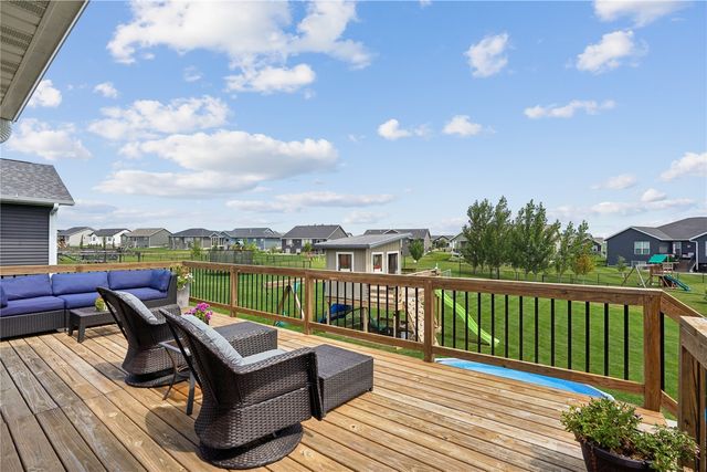 1202 Cedar Springs Dr, Marion, IA 52302