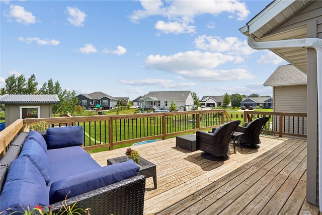 1202 Cedar Springs Dr, Marion, IA 52302