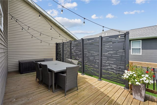 1202 Cedar Springs Dr, Marion, IA 52302