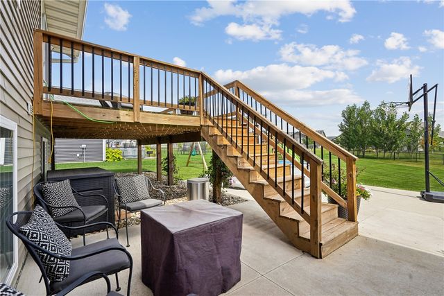 1202 Cedar Springs Dr, Marion, IA 52302