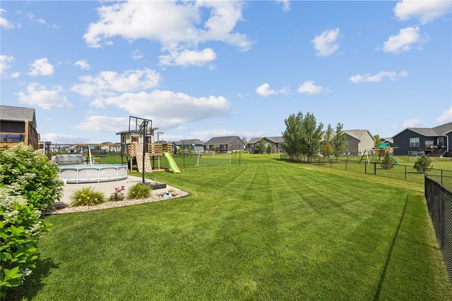 1202 Cedar Springs Dr, Marion, IA 52302