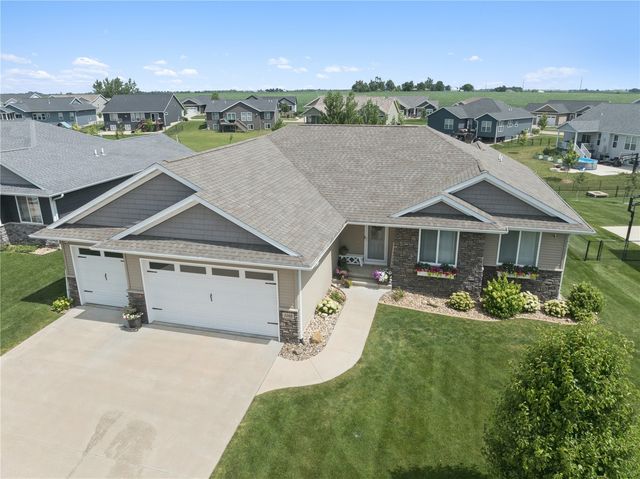 1202 Cedar Springs Dr, Marion, IA 52302