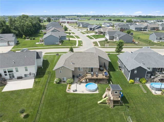 1202 Cedar Springs Dr, Marion, IA 52302