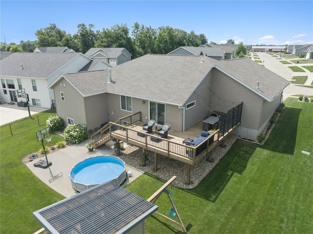 1202 Cedar Springs Dr, Marion, IA 52302