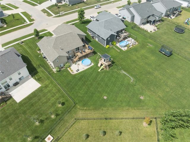 1202 Cedar Springs Dr, Marion, IA 52302