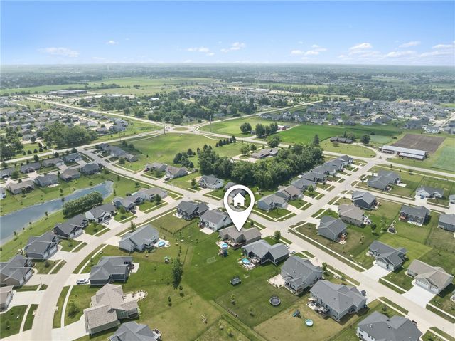 1202 Cedar Springs Dr, Marion, IA 52302