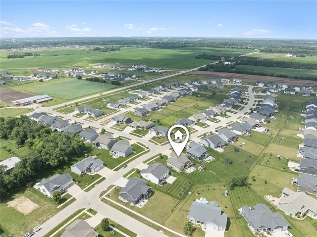 1202 Cedar Springs Dr, Marion, IA 52302