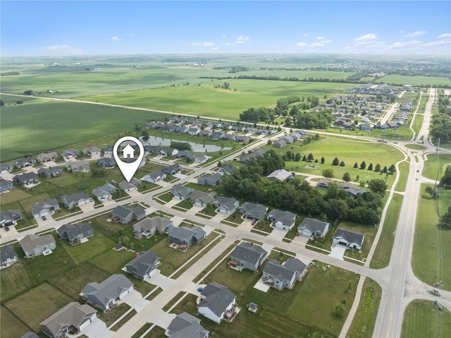 1202 Cedar Springs Dr, Marion, IA 52302