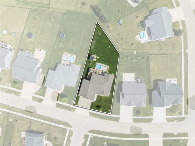 1202 Cedar Springs Dr, Marion, IA 52302