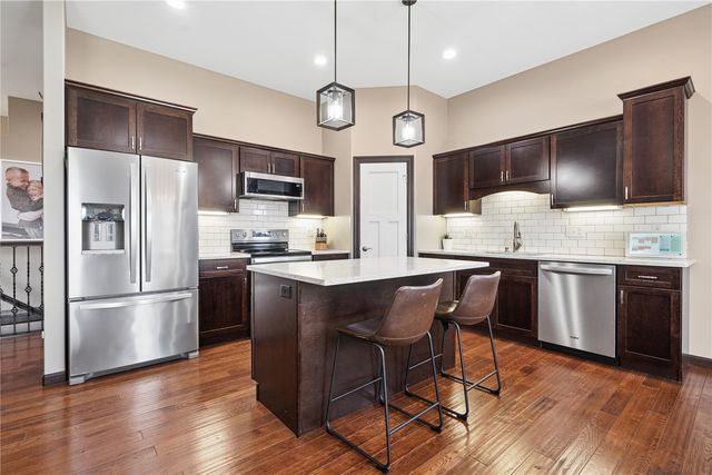 1202 Cedar Springs Dr, Marion, IA 52302