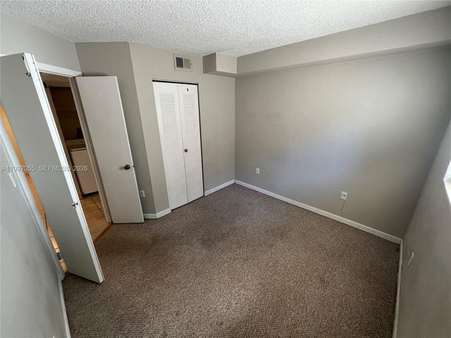 251 W Palm Cir W 107, Pembroke Pines, FL 33025