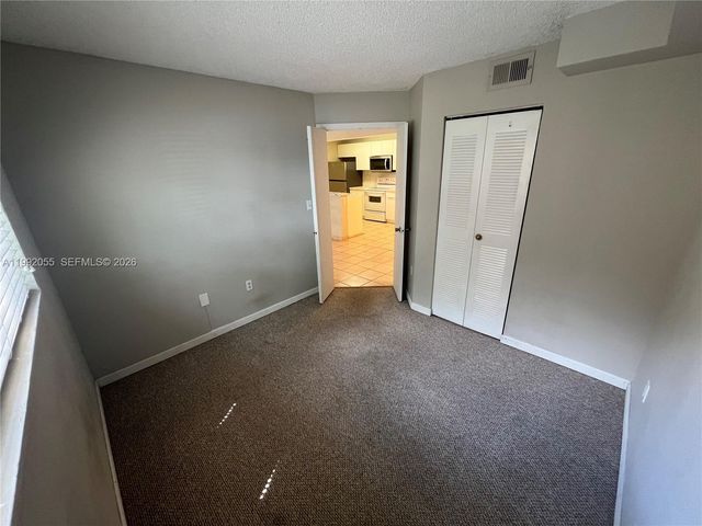 251 W Palm Cir W 107, Pembroke Pines, FL 33025