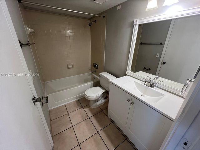 251 W Palm Cir W 107, Pembroke Pines, FL 33025