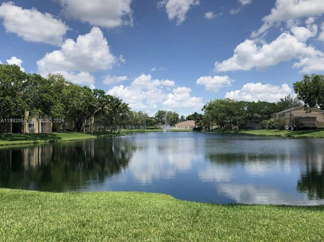 251 W Palm Cir W 107, Pembroke Pines, FL 33025