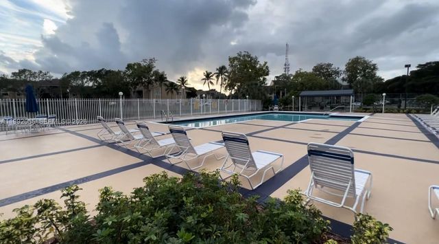 251 W Palm Cir W 107, Pembroke Pines, FL 33025