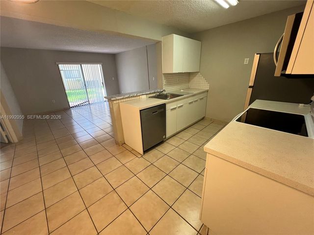 251 W Palm Cir W 107, Pembroke Pines, FL 33025