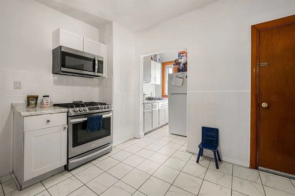 802 Winthrop Ave 3, Revere, MA 02151