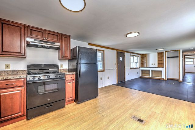 10 Donna Street, Beacon Falls, CT 06403