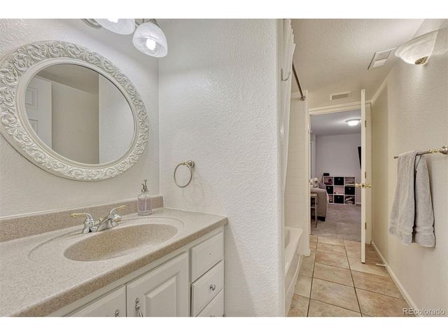 7135 Leopard Dr, Lone Tree, CO 80124