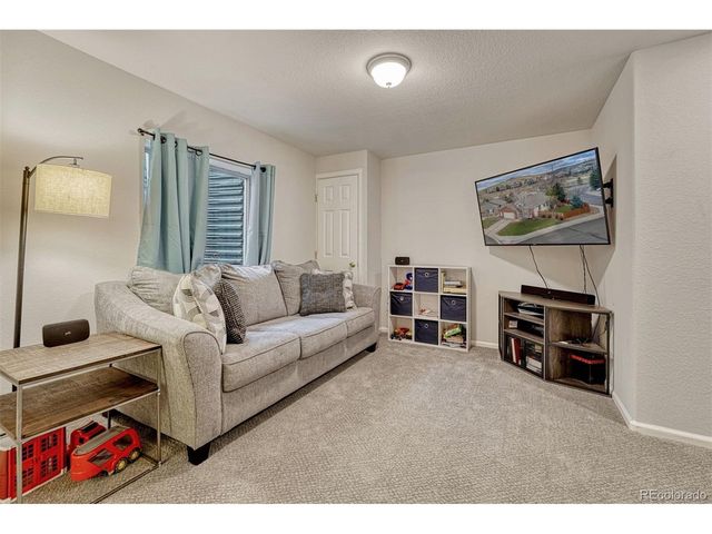 7135 Leopard Dr, Lone Tree, CO 80124