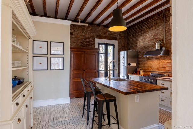 45 W Chestnut Street, Kingston, NY 12401