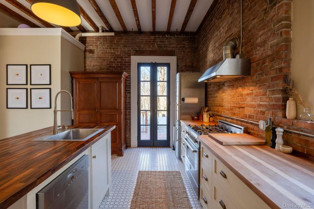 45 W Chestnut Street, Kingston, NY 12401