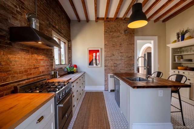 45 W Chestnut Street, Kingston, NY 12401