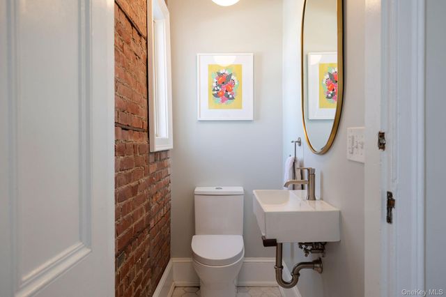 45 W Chestnut Street, Kingston, NY 12401